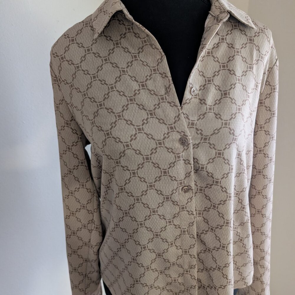 Design Button Up - Picture 3 of 3